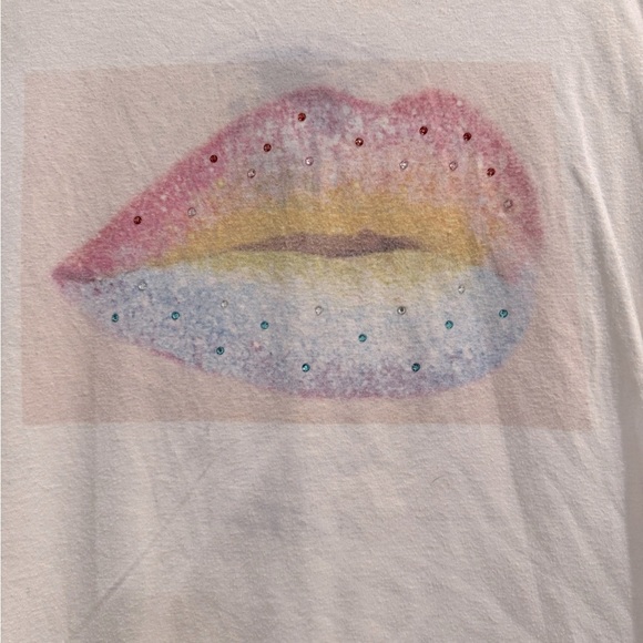 Pam & Gela white graphic crew tank with rhinestones on lips - Picture 2 of 8